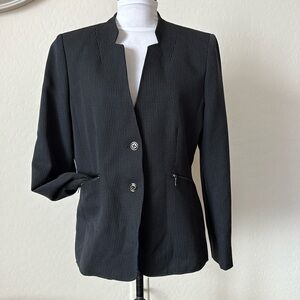 TAHARI women’s black blazer. 12
